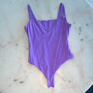 SKIMS FITS EVERYBODY SQUARE NECK BODYSUIT | ULTRA VIOLET SZ M
